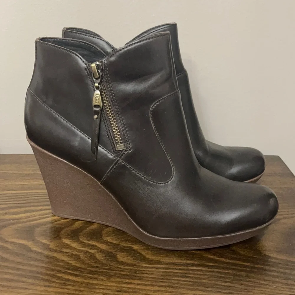 UGG Brown Lodge Meredith Shearling Lined Wedge Ankle Boots Size 10